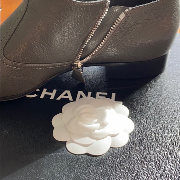 Authentic Chanel boots size 39.5 Brand new w/box - Picture 4 of 10